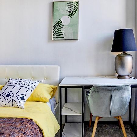 3 Bedroom Gorgeous Suit In Hells Kitchen Ню Йорк Екстериор снимка